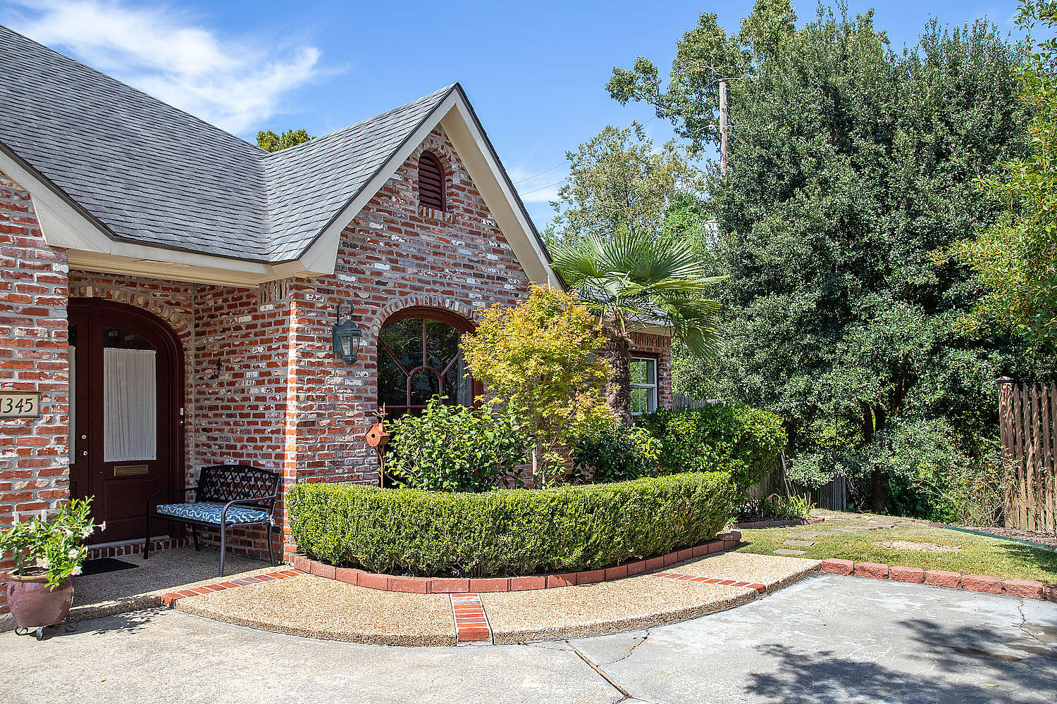 1345 E Stanwick